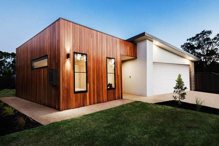 Nous enveloppons votre bâtiment d’un bardage en bois ou en métal.